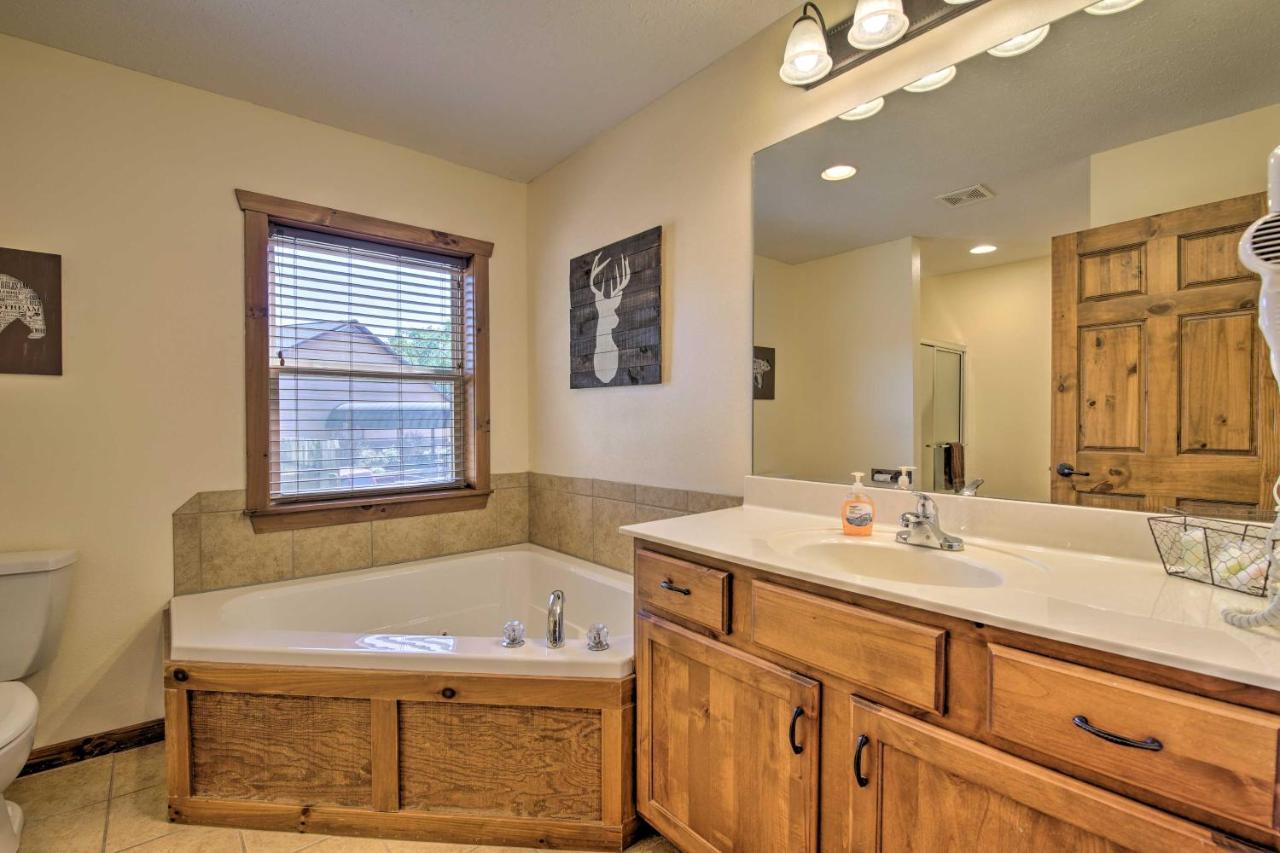 Cozy Rustic River Lodge Family Retreat Near Sdc! Branson Bagian luar foto